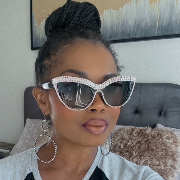 New Arrival Sunglasses “ Sparkle”🕶️ - Picture 6 of 8